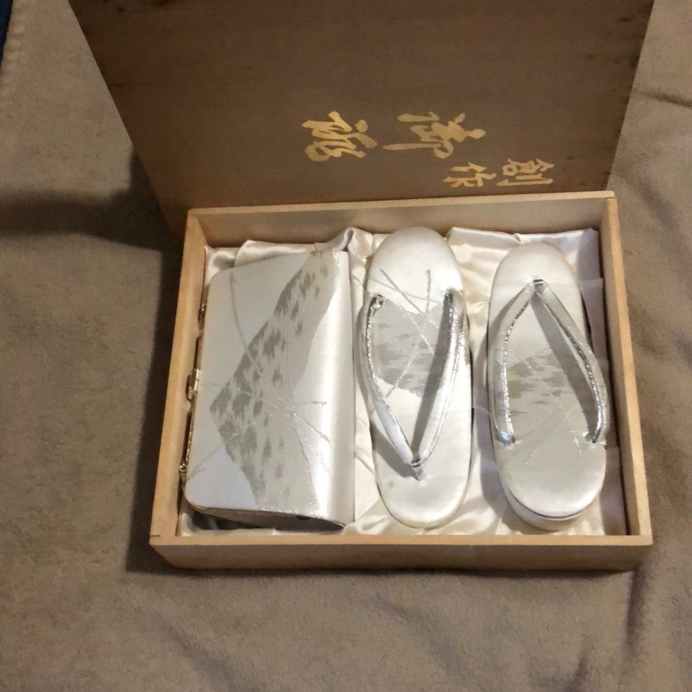 JAPANESE BOX WITH PURSE AND JAPANESE SLIPPERS (for decoration) - VINTAGE